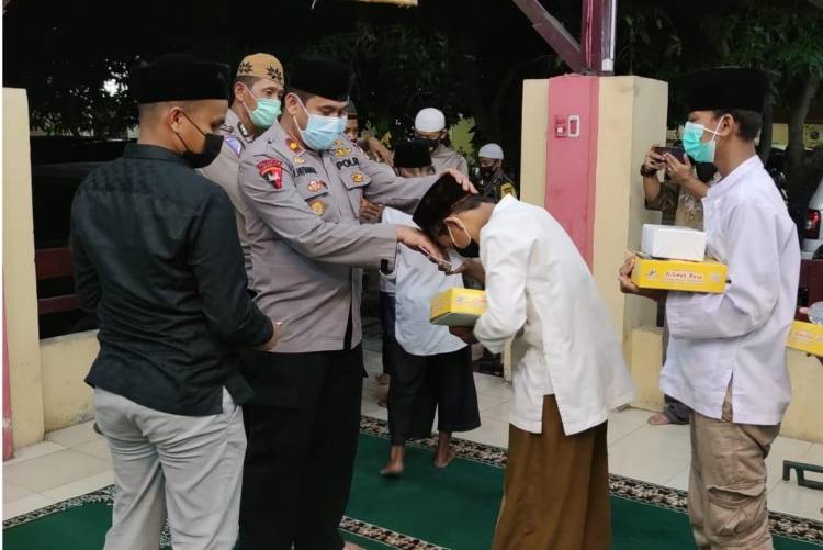 Bersama Anak Yatim Piatu, Polsek Medan Helvetia Gelar Buka Puasa Bersama