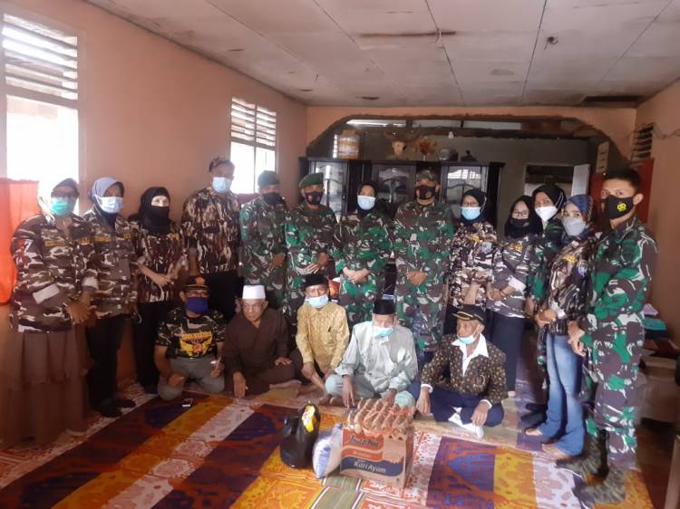 Kababinminvetcaddam I/BB Melalui Kakanminvetcad I/33 Solok Anjangsana Ke Kediaman Veteran PKRI