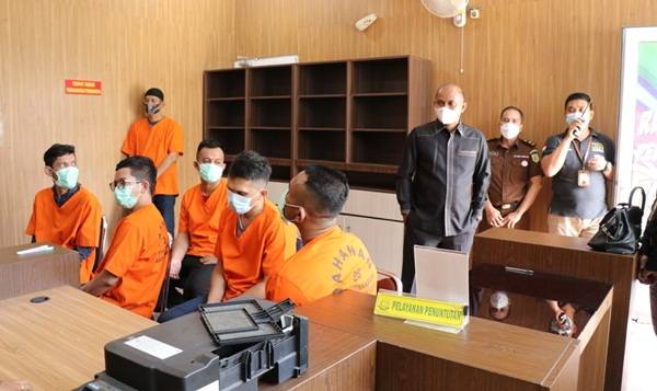Mabes Polri Limpahkan Enam Tersangka Kasus 50 Kg Sabu ke Kejari Medan