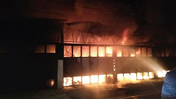 Seorang Warga Tewas Kebakaran 5 Unit Ruko di Jalan Rahmadsyah
