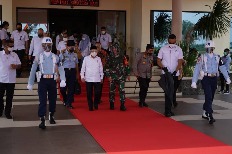 Pangdam I/BB Bersama Forkopimda Sumatera Barat  Sambut Kedatangan Wakil presiden Prof Dr KH Ma'ruf