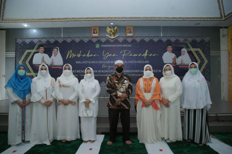 Tausiah Agama isi Pengajian Ramadhan TP PKK Kota Medan