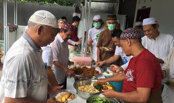 Jelang Ramadhan, Jamaah Masjid Nurussalam Gelar Gotong Royong dan Punggahan