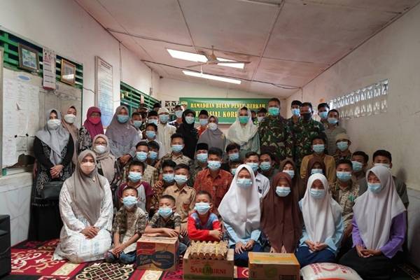 Korem 032/Wbr Berikan Tali Asih dan Sembako Kepada Panti Asuhan