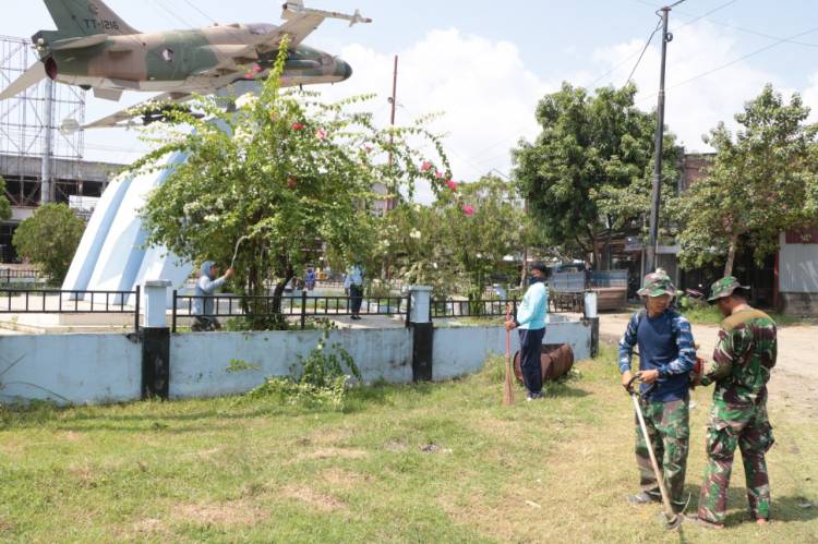Personel Lanud SIM Melaksanakan kurve di Monumen Pesawat Hawk Aneuk Galong