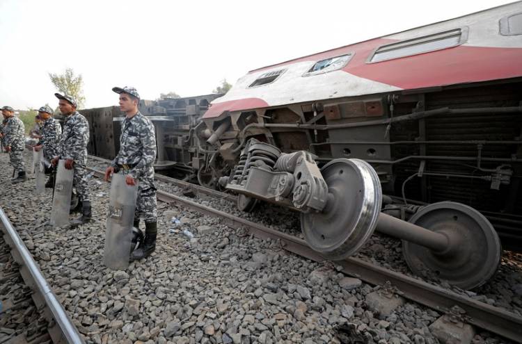 Diseruduk Ular Panjang Tewaskan 23 Orang, 139 Luka-Luka