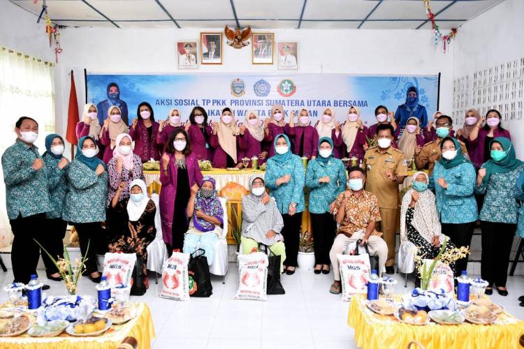Sambut Ramadan, TP PKK Sumut dan  IWABA Medan Gelar Aksi Sosial