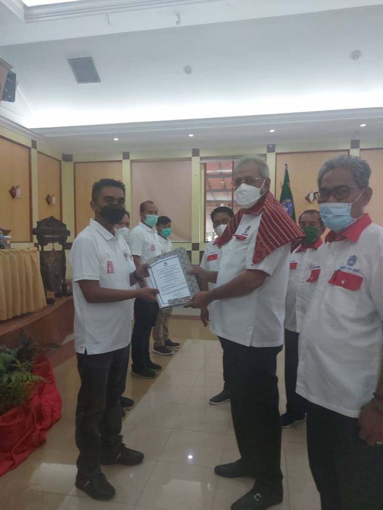 Kodrat Shah Lantik Pengurus Asosiasi Kabupaten PSSI Karo
