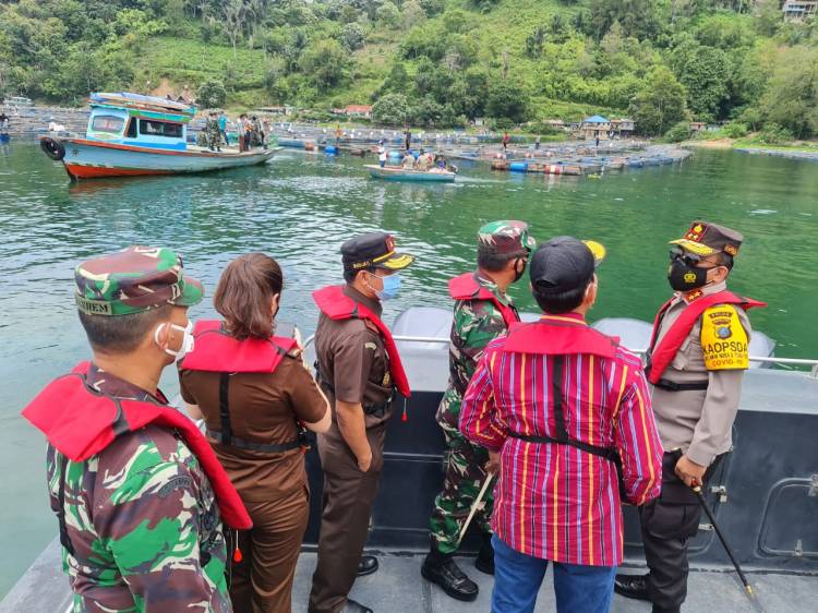 Kapoldasu, Gubsu dan Pangdam I/BB Pimpin Penataan Keramba Jaring Apung di Danau Toba