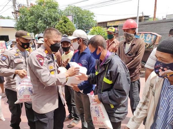 Peduli Masyarakat Kurang Mampu, Polsek Percut Sei Tuan Bagikan Sembako