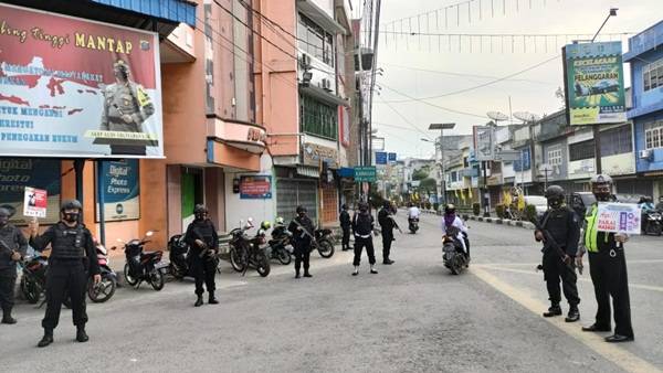 Brimob Batalyon B Tebing Tinggi Kampanyaken Disiplin Prokes Kepada Masyarakat