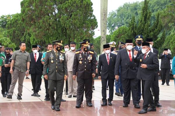 Kapoldasu Ziarah Taman Makam Pahlawan Sambut HUT Provsu ke-73