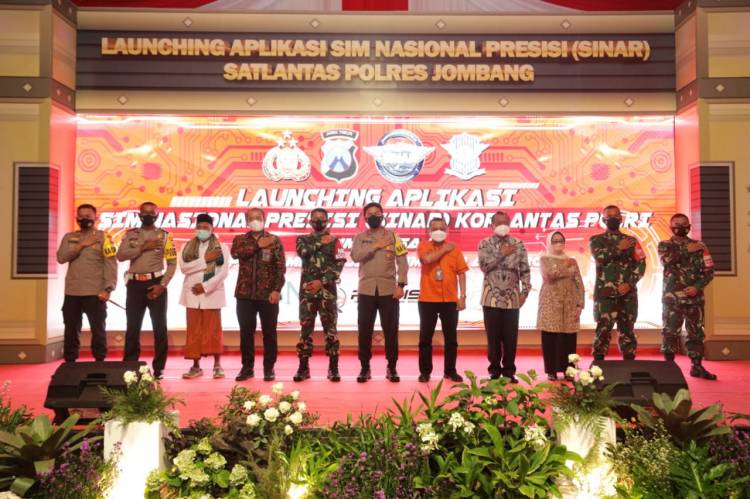 Polri Luncurkan Aplikasi 'SINAR' Permudah Pembuatan Sim Bagi Masyarakat