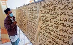 Menakjubkan! Al-Qur'an di Ini Terbuat dari 14 Ton Keping Marmer asal Itali