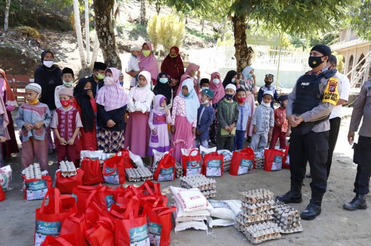 Safari Ramadhan, Kapoldasu Berikan Tali Asih Kepada Warga Kec. Pangaribuan dan Garoga