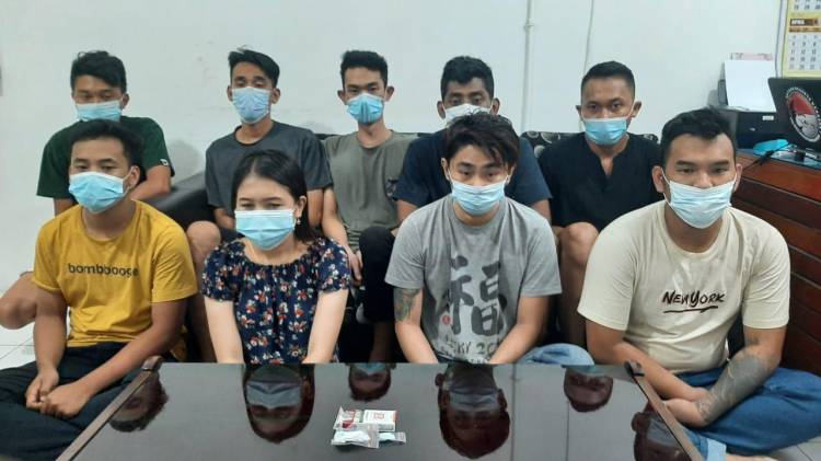 Satres Narkoba Polres Siantar, Ciduk 8 Pria dan 1 Wanita Penyalahguna Pil Ekstasi di Karaoke AD Siantar