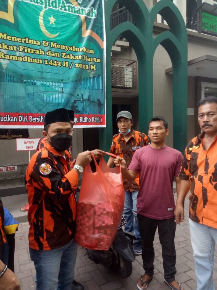 Ramadhan Berkah, PP Kel Ts II, Medan Area Bagi 300 Paket Takjil Kepada 6 Mesjid dan Masyarakat.