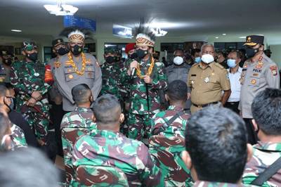 Panglima TNI Tinjau Serbuan Vaksin di Manokwari