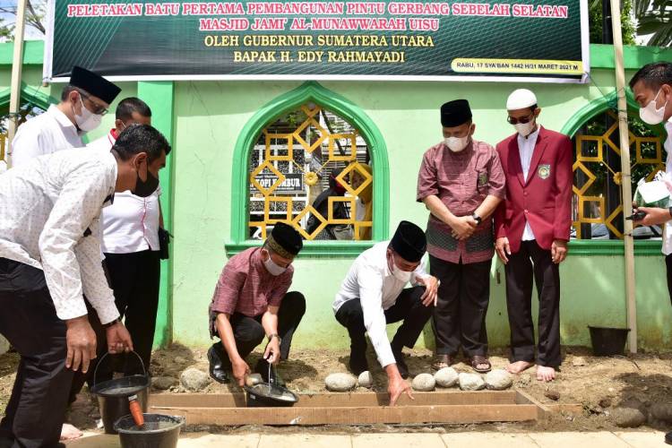 Gubernur Resmikan Majelis Pusaka Ayyub  di Masjid Al-Munawwarah UISU