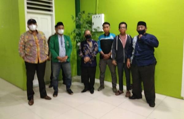 Rektor UIN Sumut Terima dan Berdialog dengan Peserta Aksi Mogok Makan
