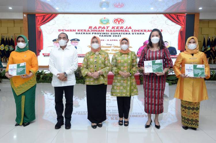 Tingkatkan Produkivitas Perajin, Gubernur Edy Rahmayadi Ingatkan Dekranasda Jalin Kemitraan di Daerah