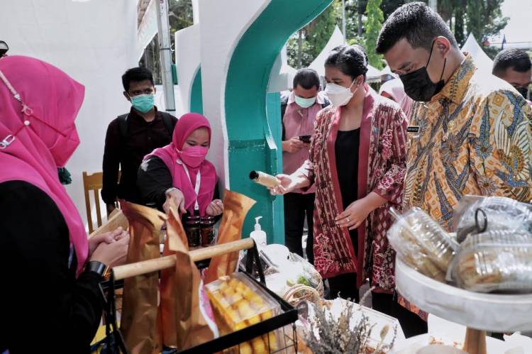 Wali Kota Medan Buka Pameran Bursa Tanaman Hias Dalam Rangka Peringatan HKG PKK ke-49