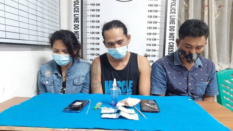 Kompak Konsumsi Narkoba,  Wanita dan dua Pria Ini Ditangkap Polisi