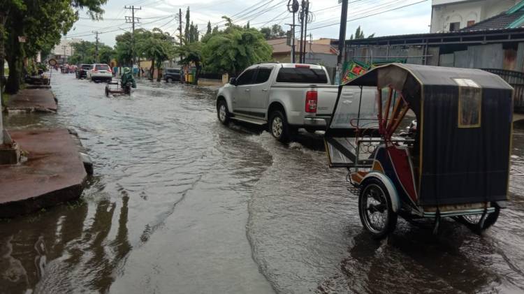 Hujan Tiba, Banjir Menghadang, Masyarakat Kota Medan Harapakan Wali Kota, Serius