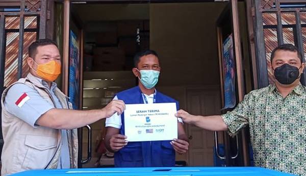 Pemko Lhokseumawe Terima Bantuan Pendingin Vaksin dari IOM