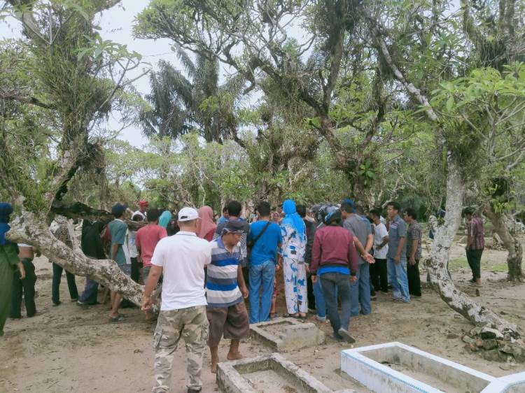 Kuburan Desa Janji Labuhanbatu Longsor Warga Lihat Kain Kafan Masih Utuh