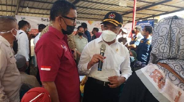 Menko PMK Pantau Penyaluran BLT di Belawan