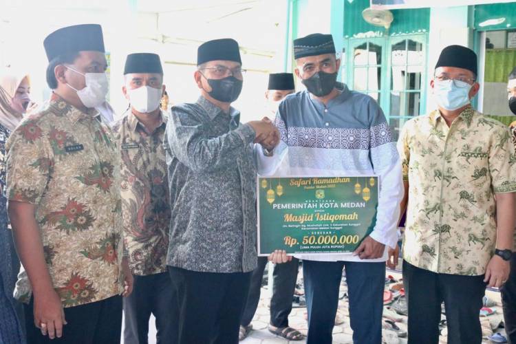 Melalui Safari Ramadhan di Masjid Istiqomah Medan Sunggal, Wali Kota Medan Ajak Umat Muslim Tingkatkan Amal Saleh