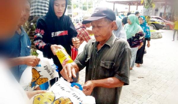 Dua Ribu Warga Muslim di Langkat Terima Paket Sembako dari Pengusaha Muda