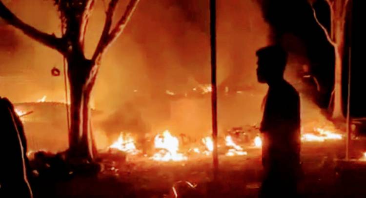 Mencekam, Ratusan OTK Bakar Diskotik CDI Diwaktu Sahur