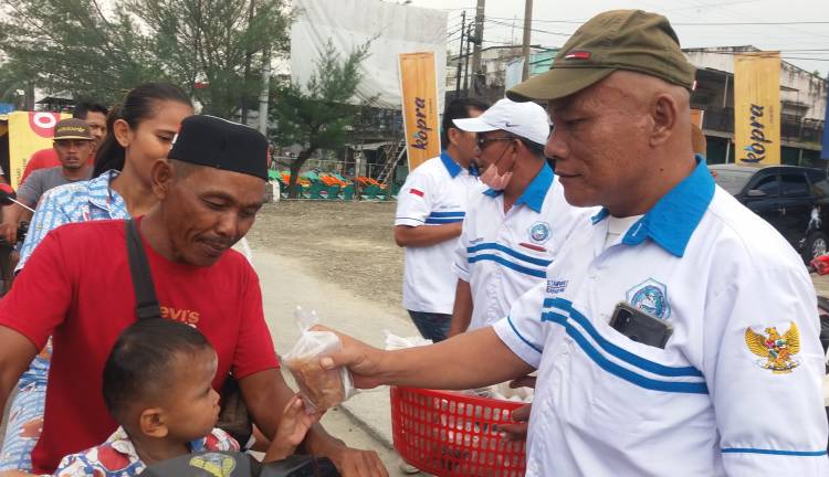 Permabem Bagi Takjil Pada Masyarakat di Jalan Raya