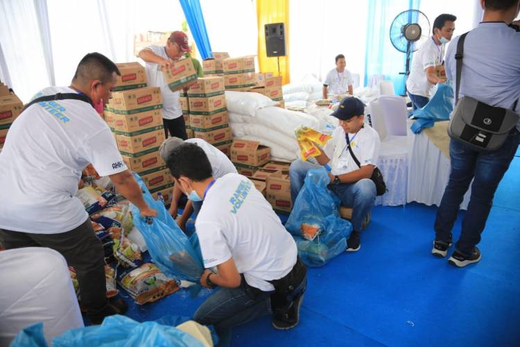 Bulog, PTPN dan Garda Bernas Berkolaborasi PLN, Bulog, PTPN Gelar Pasar Murah BUMN Habis Dalam Waktu 9 Jam