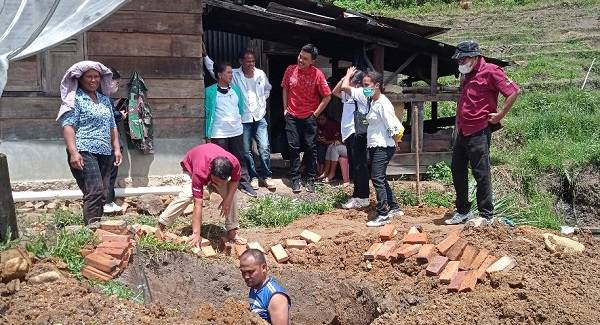 Melalui PKH, Warga Desa Tarabunga Akhirnya Miliki Jamban Sehat