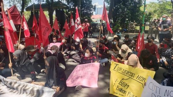 GMNI Kota Medan Unjuk Rasa ke DPRD Sumut Sampaikan 6 Tuntutan untuk Pemerintah