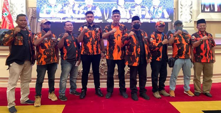 MPC PP Kota Medan Bagikan THR Kepada Ketua Ranting Sekota Medan  dan Santunan100 Anak Yatim
