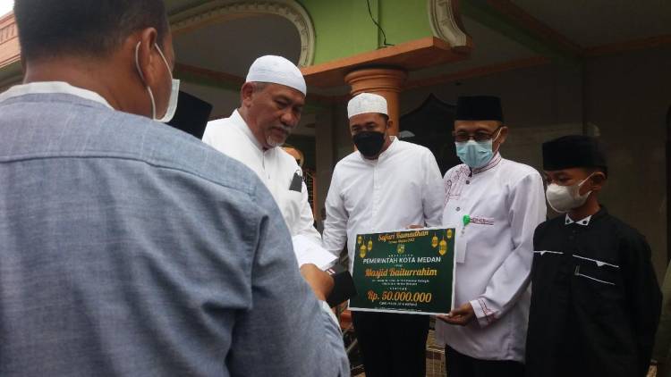 Pemko Medan Sapari Ramadhan Di Belawan Sembari Berikan Bantuan Ke Masjid
