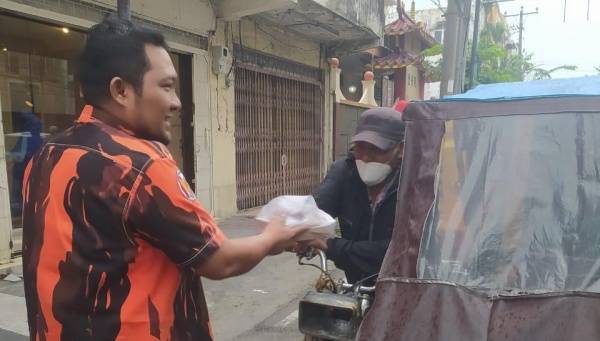 PP Sumut Terus Berbagi Takjil, Kodrat Shah: Ayo Kita Berbagi Ramadhan Penuh Berkah