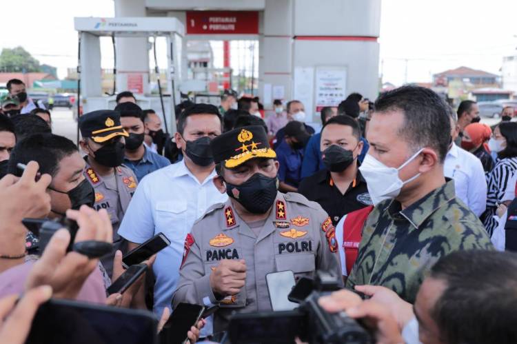 Irjen Pol. Panca Putra Dampingi Menteri ESDM RI dan Dirut Pertamina Cek BBM