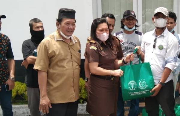 Tim Safari Ramadhan Forwaka Salurkan Paket Sembako di Medan dan Deliserdang
