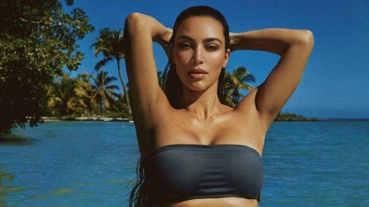 Buat Pengakuan Mengejutkan, Kim Kardashian Ngaku Tak Pernah Pakai Celana Dalam!