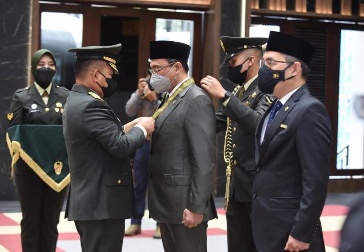 Jenderal TNI Dudung Abdurachman Anugerahkan Bintang KEP Kepada Pimpinan BPK RI