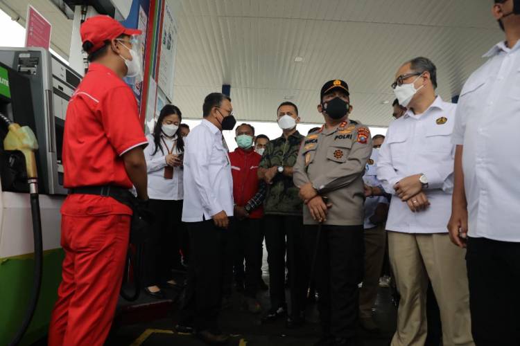 Dampingi Menteri ESDM Tinjau Pasokan BBM, Wagubsu : Pemprov Bersama Forkopimda Sumut Siap Mendukung