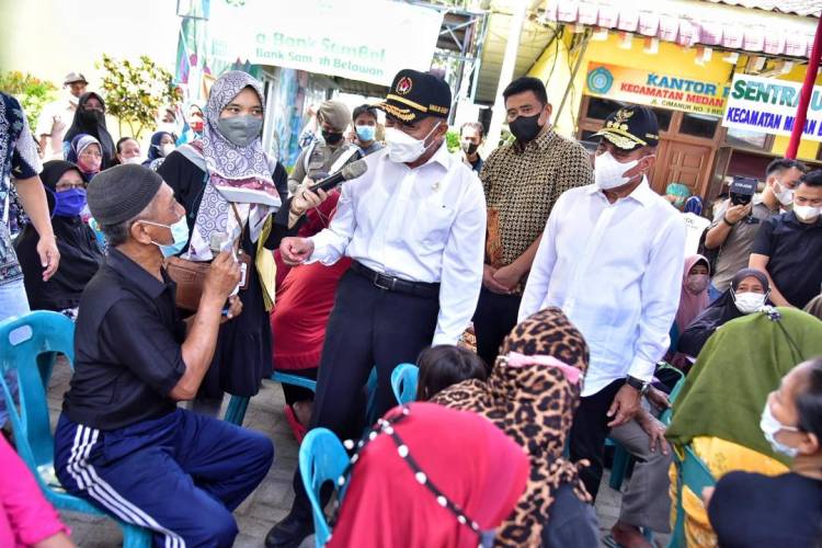 Pastikan Warga Belawan Telah Terima Bansos Gubernur Sumut Dampingi Menko PMK