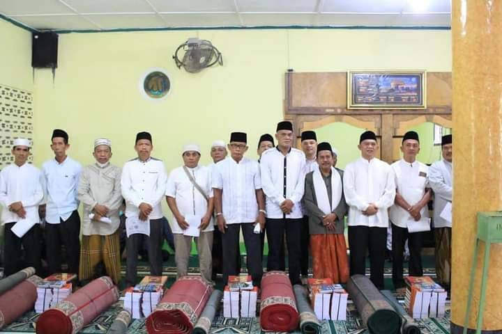 Forkopimda Labuhanbatu Serahkan Bantuan Untuk 100 Masjid