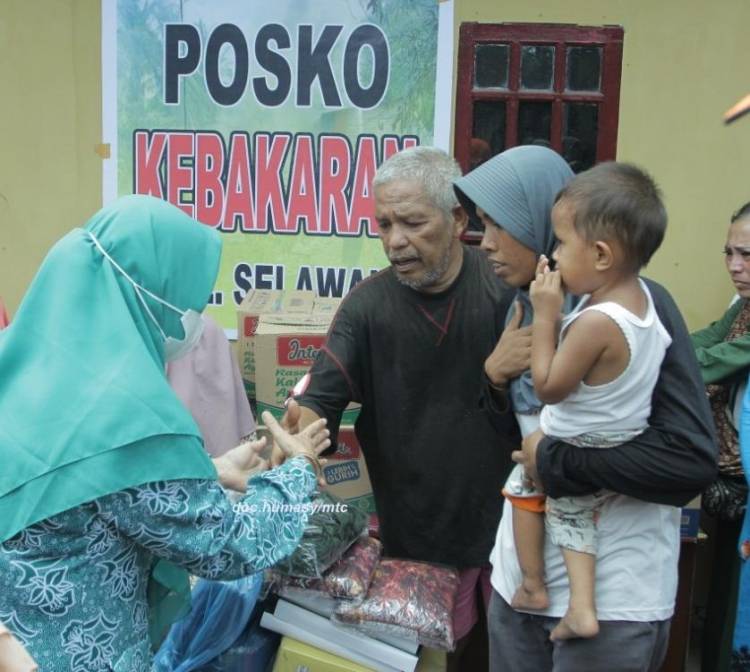 TP.PKK Kabupaten Asahan Bantu Korban Kebakaran Di Kelurahan Selawan