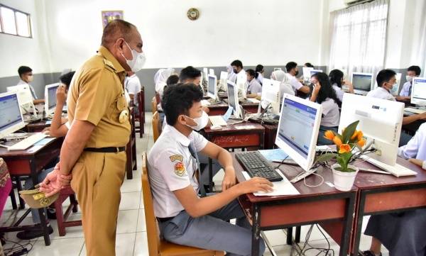 Gubsu Edy Tinjau Pelaksanaan UAS di Medan, Ini Hasilnya